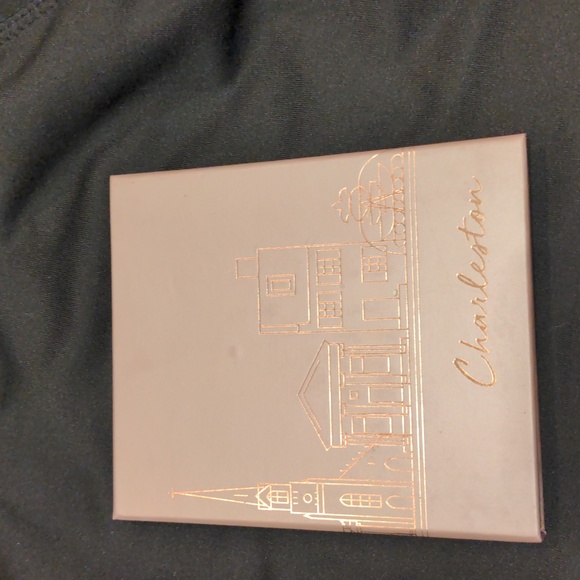 Belk Beauty Charleston eyeshadow palette NEW - Picture 2 of 3